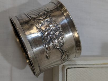 Rond de serviette en argent (Minerve). Poids...