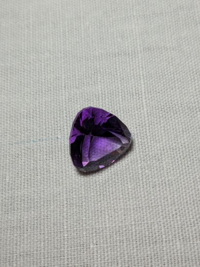 Améthyste, 6,43 carats. Provenance : Bolivie....