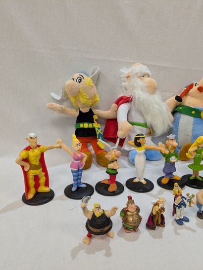 ASTERIX. Resin and fabric set including figurines...