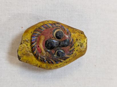 Ancienne perle en pâte de verre en forme...