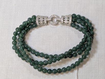 Bracelet composé de trois rangs de perles...
