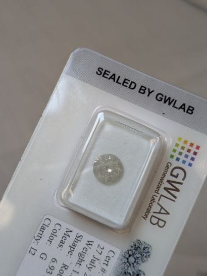 Diamond, round, 1.5 carats. Color: G. Clarity:...