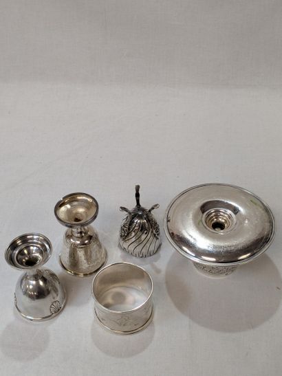 Lot de 4 coquetiers et un rond de serviette...