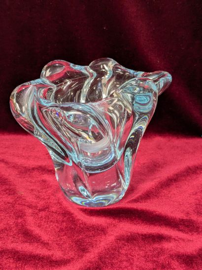 DAUM France. Corolla vase. Height: 13 cm