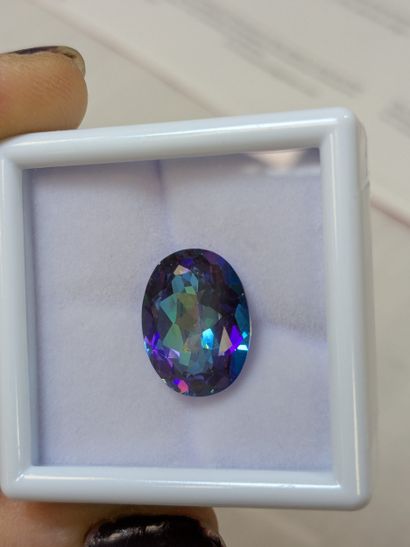 Topaze mystique, 10,52 carats. Provenance...