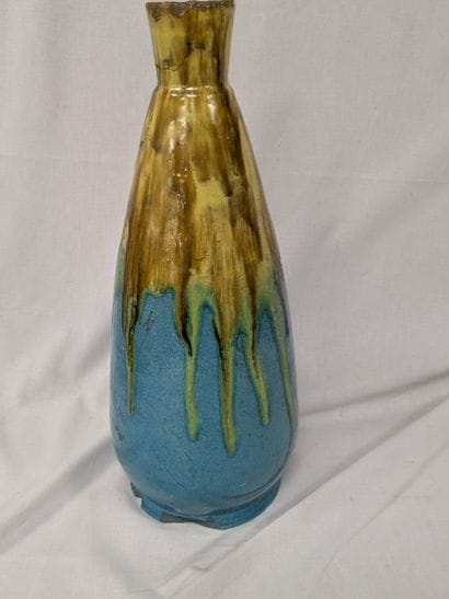 Vase en grès flammé. Hauteur : 34cm. Marque...