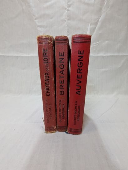 Lot de trois guides Michelin régionaux comprenant...