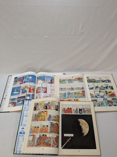 TINTIN, lot comprenant 2 bandes dessinées...