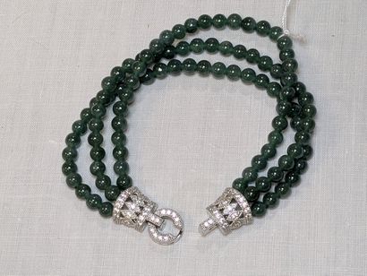 Bracelet composé de trois rangs de perles...