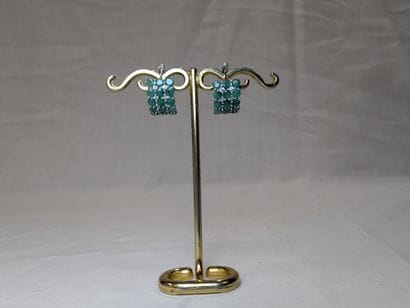 Paire de boucles d'oreilles en argent, pavées...