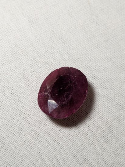 Rubis, 11,09 carats. Traité. Provenance :...