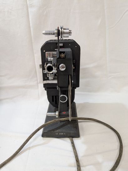 AGFA. Projecteur en métal et résine, modèle...