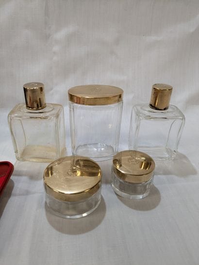 Lot d'accessoires de toilette en métal, verre,...
