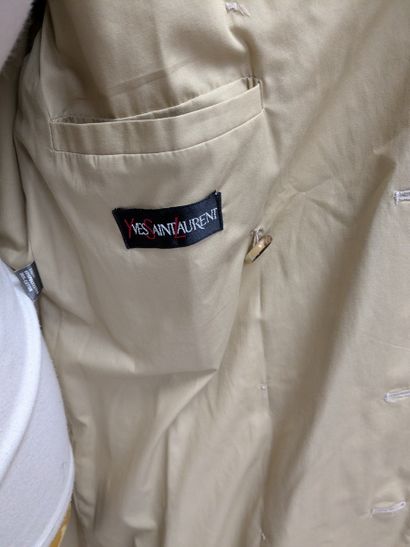 YVES SAINT LAURENT, trench en tissu beige,...