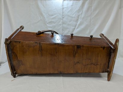 Berceau à bascule en bois teinté. 29x70x36cm....