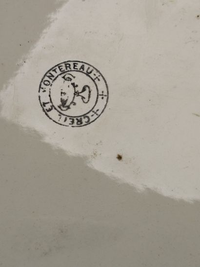 CREIL MONTEREAU. Imposant cache-pot en faïence...