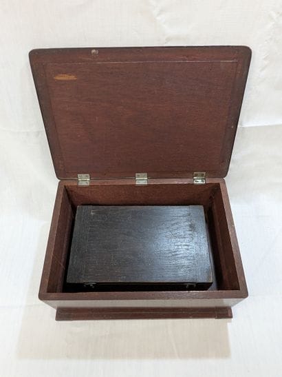 Lot de deux boîtes en bois. 16x33x23cm et...