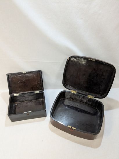 JAPON Lot de deux boîtes en bois laqué, à...