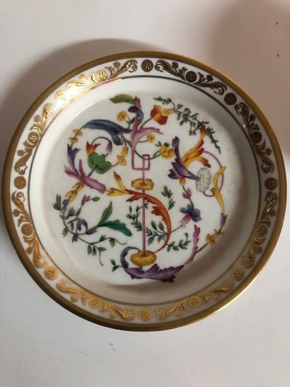 Deux tasses à thé et leurs soucoupes en porcelaine...