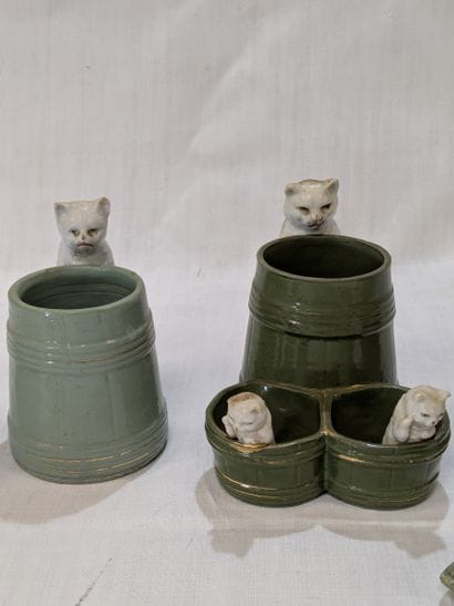 Lot de 4 pièces en porcelaine et biscuit...