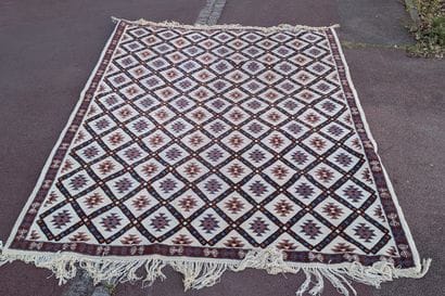 TUNISIA - Wool rug with geometric patterns...