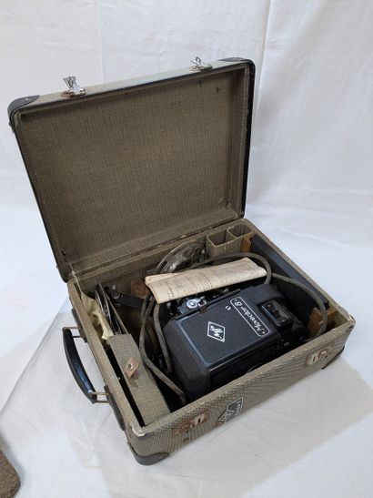 AGFA. Projecteur en métal et résine, modèle...