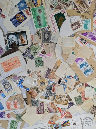 MONDE. Lot de timbres principalement obl...