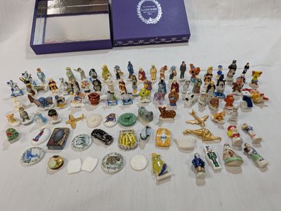 Lot de fèves en porcelaine. (environ 3cm...