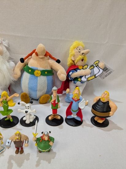 ASTERIX. Resin and fabric set including figurines...