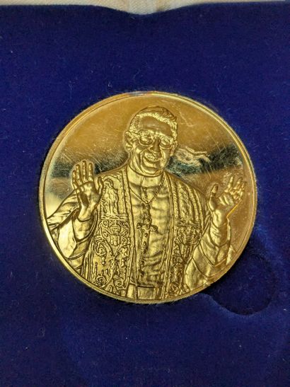 Set of two medals: one in vermeil, featuring...