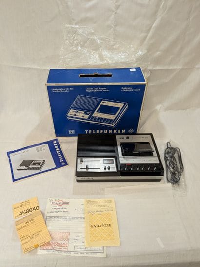 TELEFUNKEN. Magnétophone à cassette MC300...