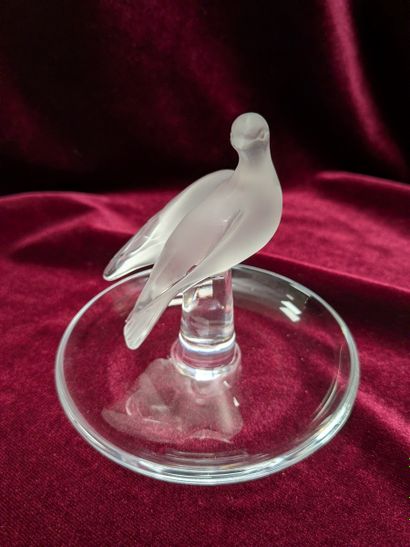 LALIQUE Baguier en cristal, à décor d'une...