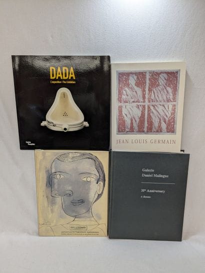 Lot comprenant trois catalogues d'expositions...