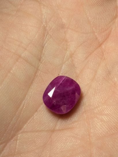 Rubis, 5,39 carats. Non chauffé. Provenance...