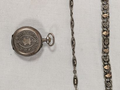 Lot en argent comprenant une montre de col...