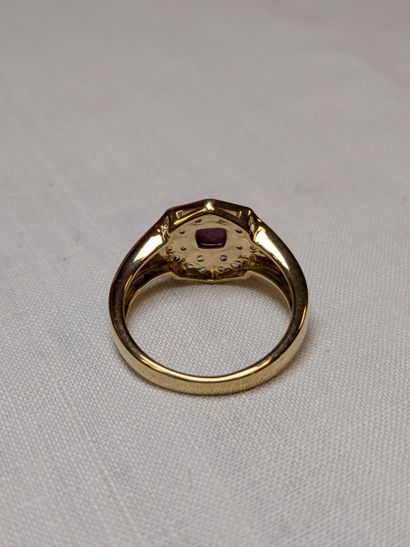 Bague en vermeil centrée d'un rubis (naturel,...