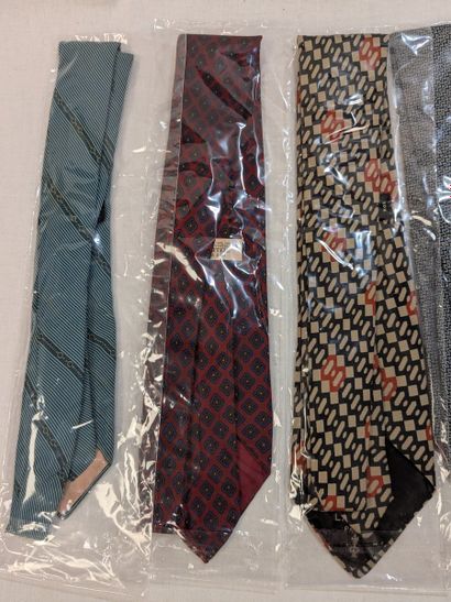 Lot de 8 cravates en soie dont DIOR, LANVIN,...