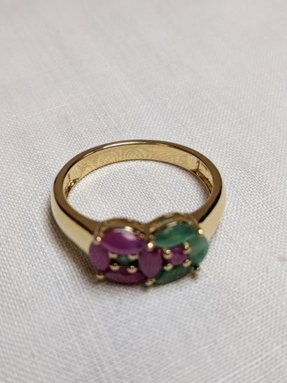 Bague en vermeil, sertie de rubis (traités)...