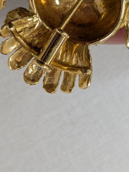 18K yellow gold brooch in the shape of an...