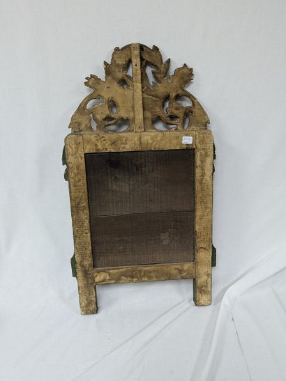 Miroir à fronton en bois et stuc laqué et...