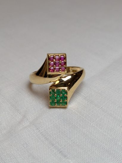 Bague en vermeil, sertie de rubis (chauffés)...