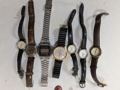 Lot de montres-bracelet en métal, verre et...