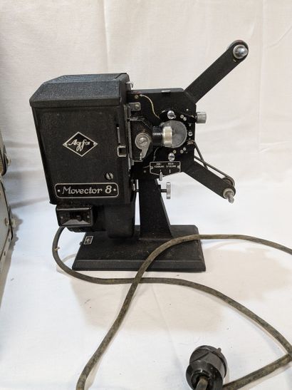 AGFA. Projecteur en métal et résine, modèle...