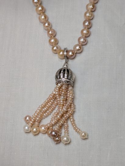 Sautoir en perles de culture. Pompon amovible,...