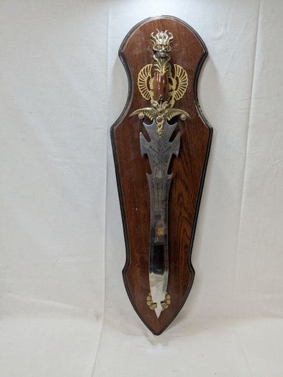 Epée décorative en métal et résine (58cm),...