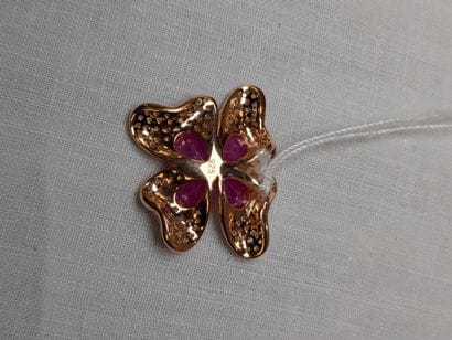 Pendentif en vermeil, serti de rubis et de...