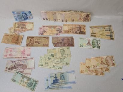 WORLD. Large collection of banknotes including...