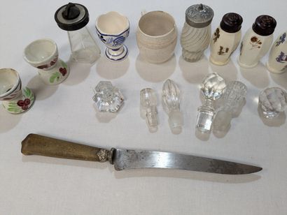 Lot en métal, céramique et verre comprenant...