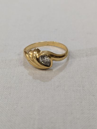 18K yellow gold ring, adorned with glass...