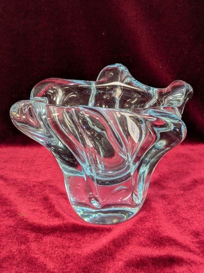 DAUM France. Corolla vase. Height: 13 cm